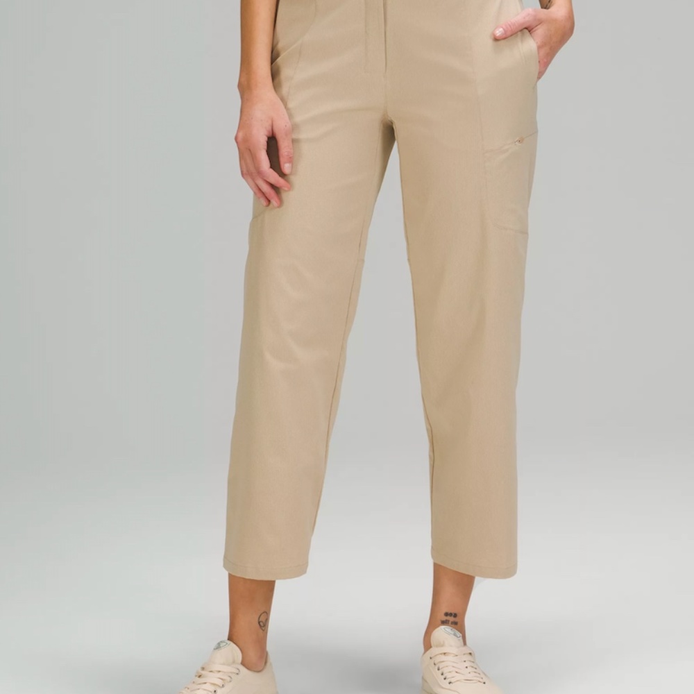 NWT Lululemon Ventlight Cargo Mid Rise Crop 26" size 8